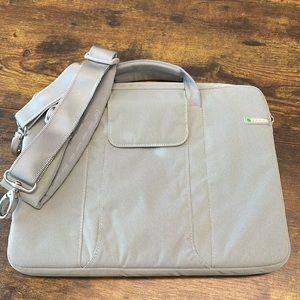 Incase Brief style 13” laptop case. Like new.